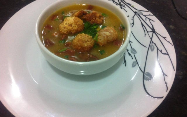 Caldo de mandioca à mineira