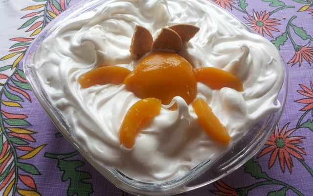 Pavê de pêssego em calda