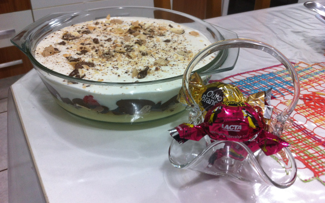 Pavê de bombom e morango