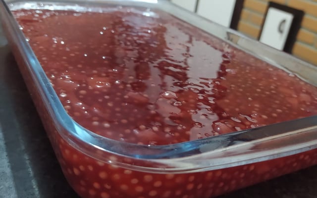 Sagu com vinho e abacaxi