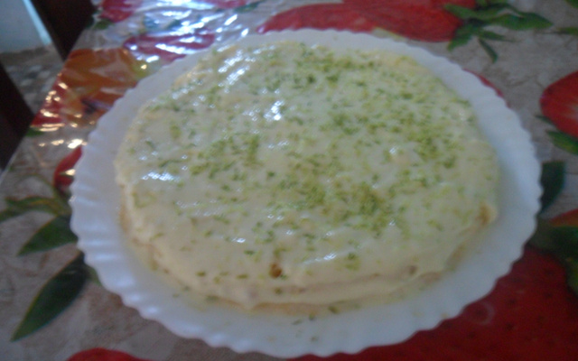 Bolo com mousse de limão