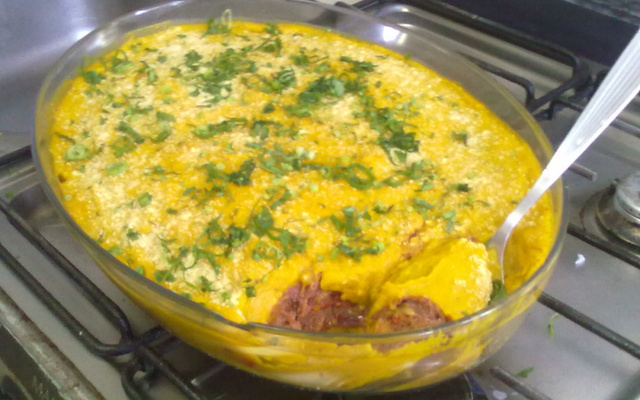 Escondidinho de carne seca e cabotiá