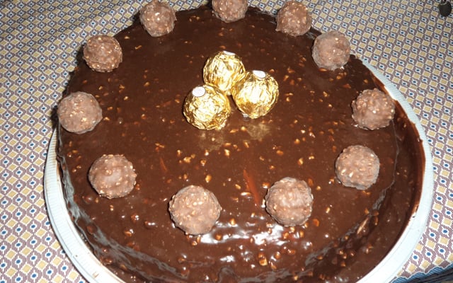 Bolo de Ferrero Rocher