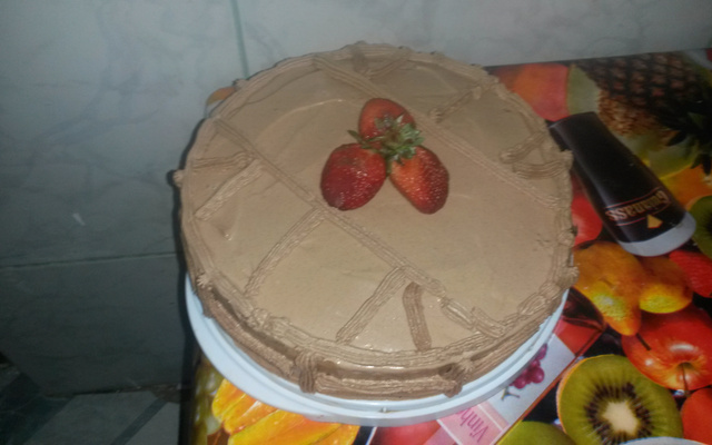 Bolo de chocolate com recheio de morango