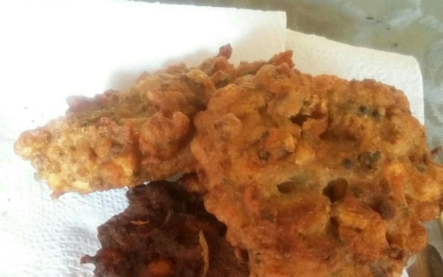 Bolinho de feijão fradinho com carne moída