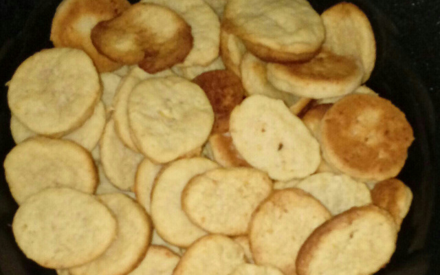 Biscoitos de queijo e cebola