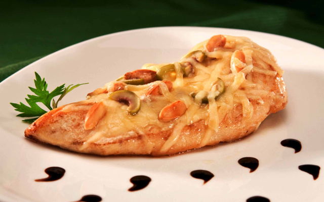 Frango ao reino com amêndoas