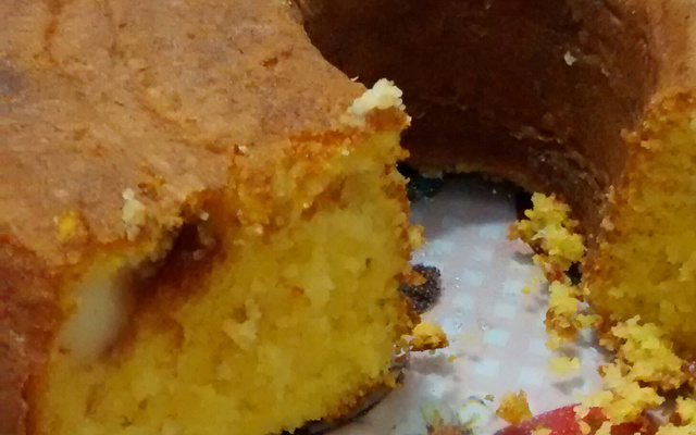 Bolo de milho com requeijão