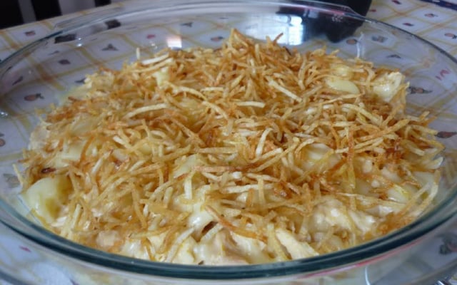 Frango desfiado com requeijão