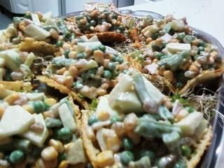 Cestinha de Parmesão com Salada Agridoce