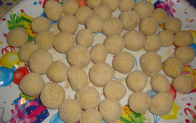 Bolinha de milho com queijo