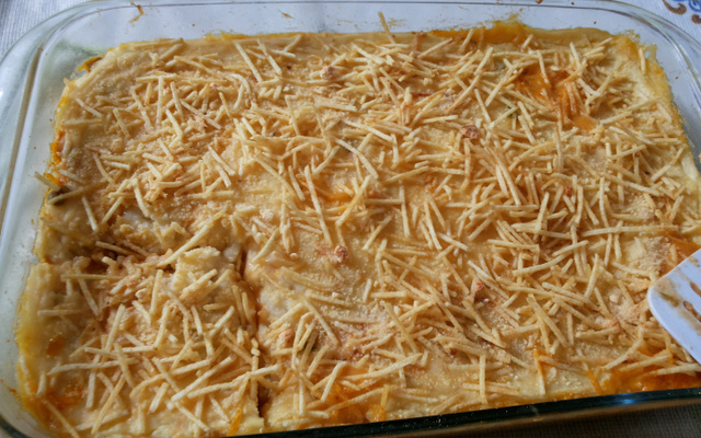 Batata recheada em travessa