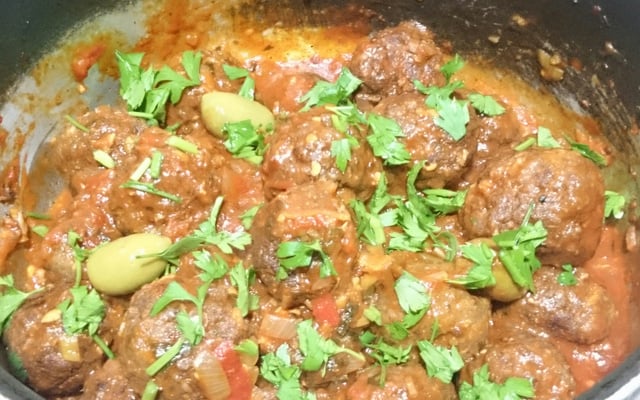 Almôndega ao molho de tomate - rápida, prática e gostosa