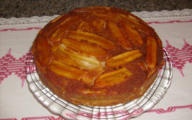 Bolo caramelizado de banana da Cida