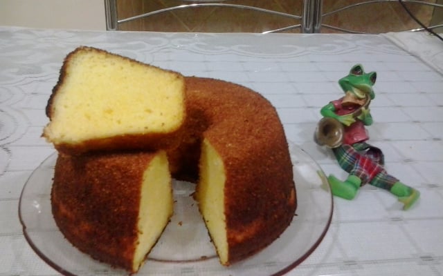 Bolo de milharina cremoso