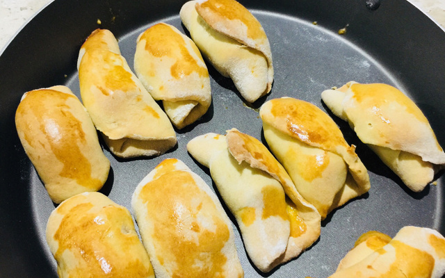 Enroladinho de salsicha assado crocante