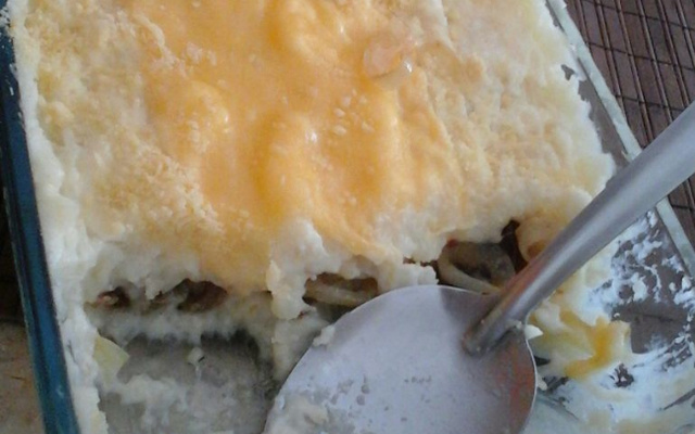 Escondidinho de mandioca com carne seca