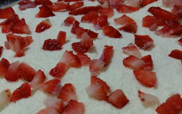 Pavê de leite em pó com morango