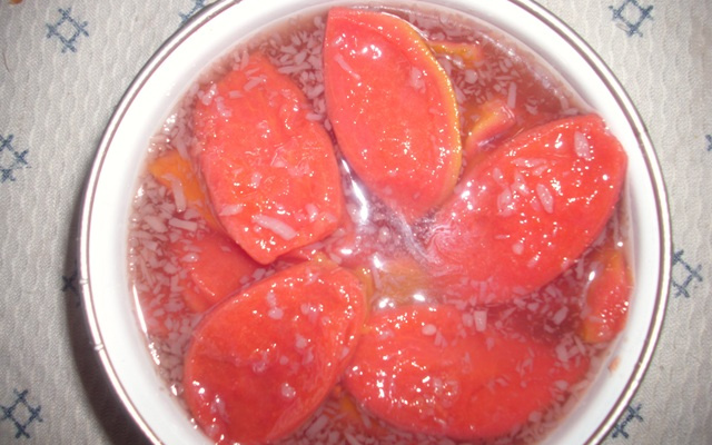 Doce de goiaba com coco