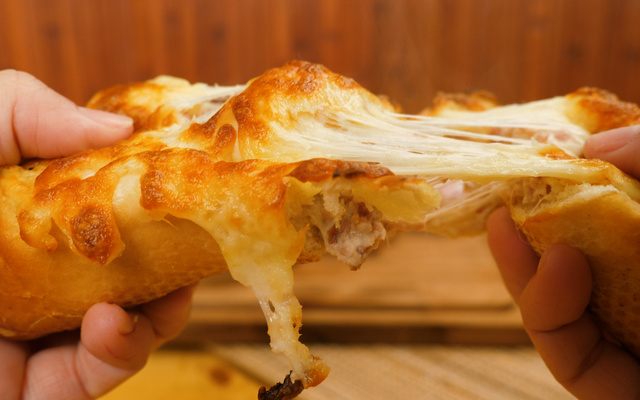 Pão de alho com linguiça