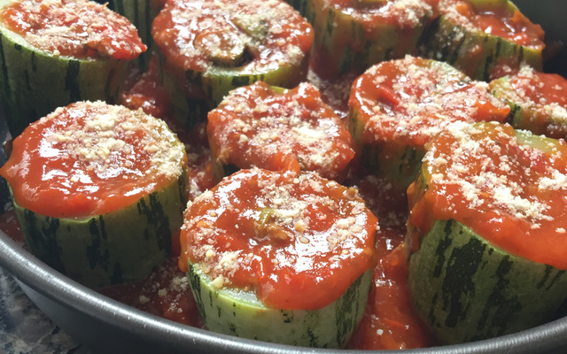 Abobrinha recheada com carne moída