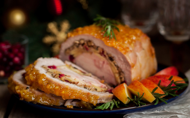 Rocambole suíno recheado à pururuca