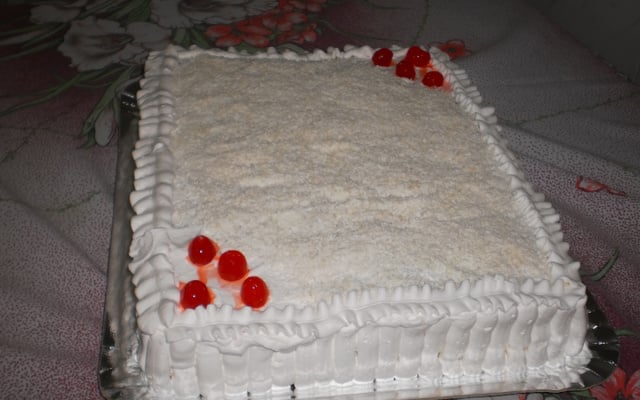 Bolo alegre de aniversário