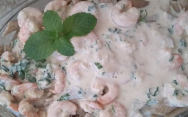 Macarrão ao molho branco com camarão