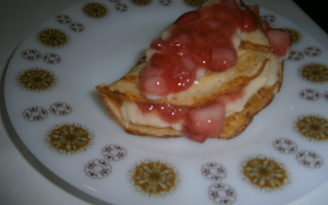 Panquecas com creme de confeiteiro e morangos