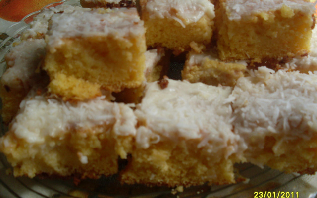 Bolo de fubá com coco