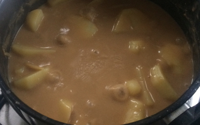 Sopa de feijão com macarrão e legumes