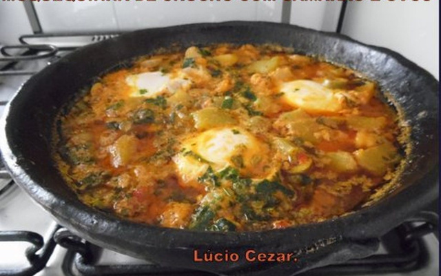 Moquequinha de chuchu com camarão e ovos