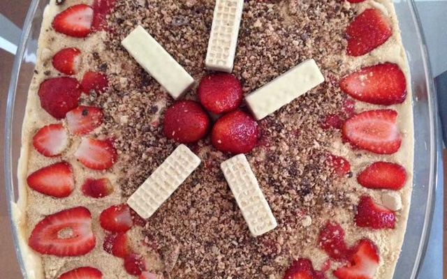 Torta de bolacha com bis