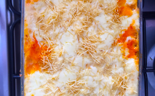 Escondidinho de requeijão com carne moída