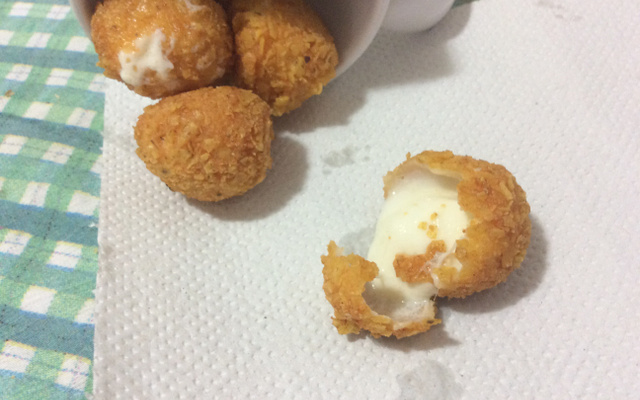 Petisco de mussarela de búfala com doritos