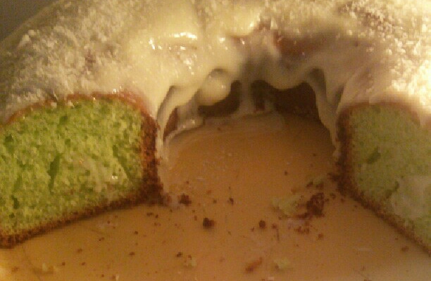 Bolo de limão com coco