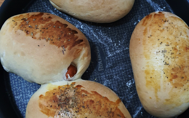 Pão de leite com salsicha