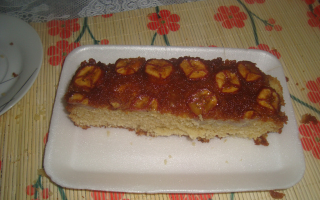 Bolo de banana caramelizada fácil