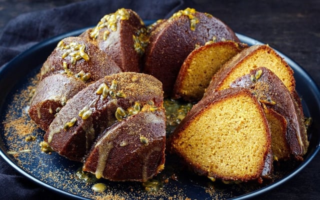 Bolo de maracujá com chocolate