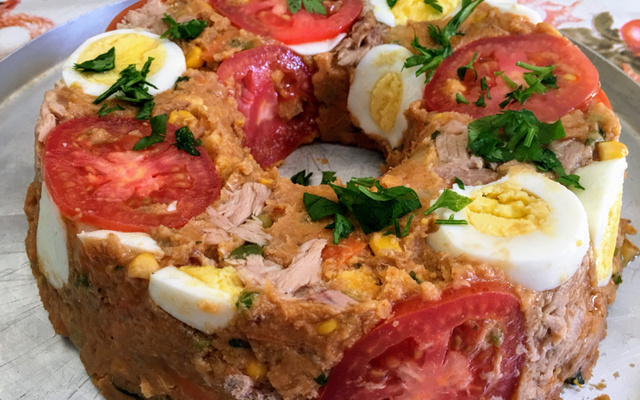 Cuscuz de atum com molho de tomate tradicional