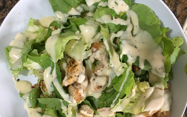 Salada imitando caesar