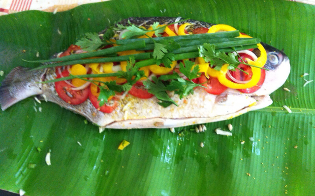 Peixe na folha de bananeira
