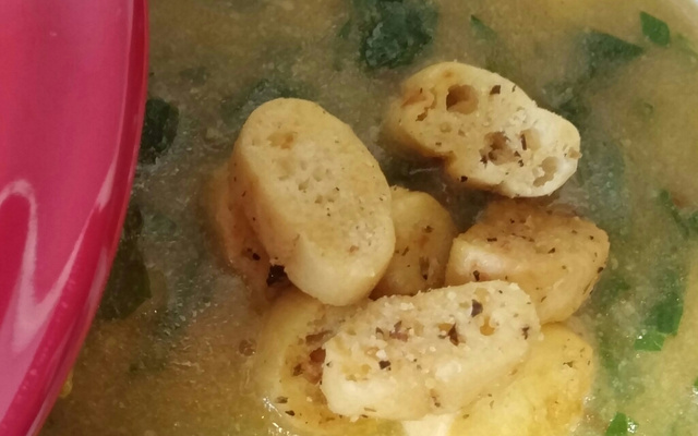 Caldo de fubá com couve e linguiça toscana