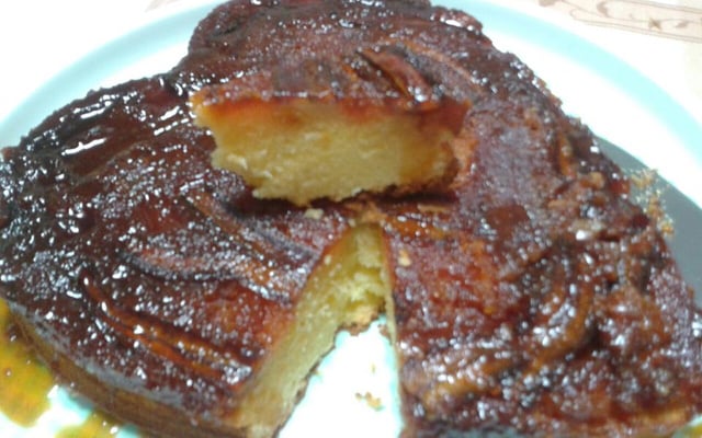 Bolo de banana caramelada