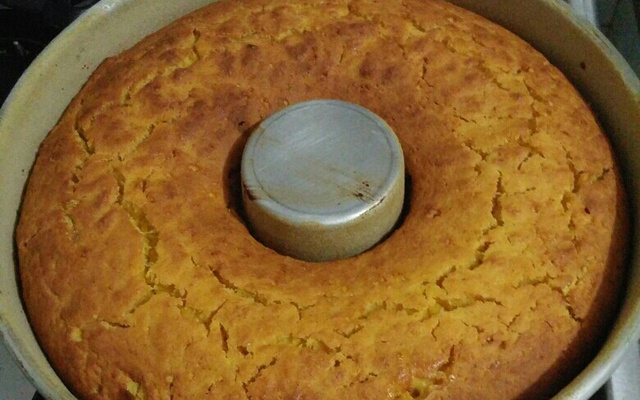 Bolo de milho verde com espiga de milho