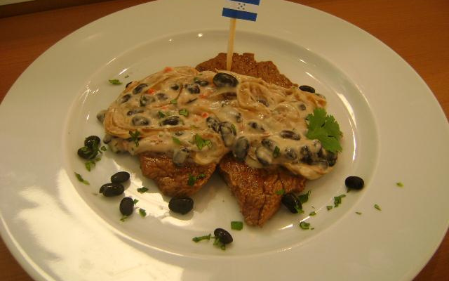Bife acebolado à Honduras