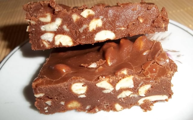 Pé de moleque com chocolate