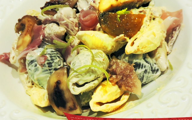 Conchinhas com figo, damasco e presunto cru