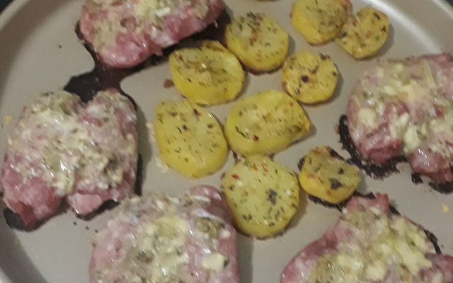 Linguiça temperada no forno