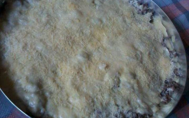 Escondidinho de carne moída com creme de cebola